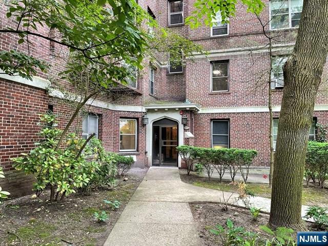 100 Palisade Avenue C13 Property Photo 1