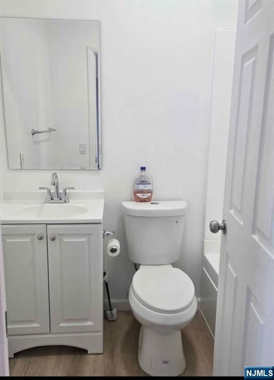 354 E 24th Street 1-r Property Photo 3