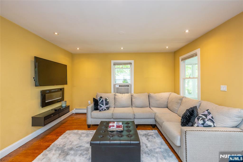 160 Mt Vernon Street Property Photo 4