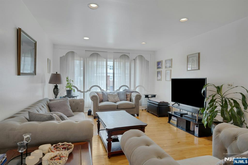 1527 10th Street Property Photo 3