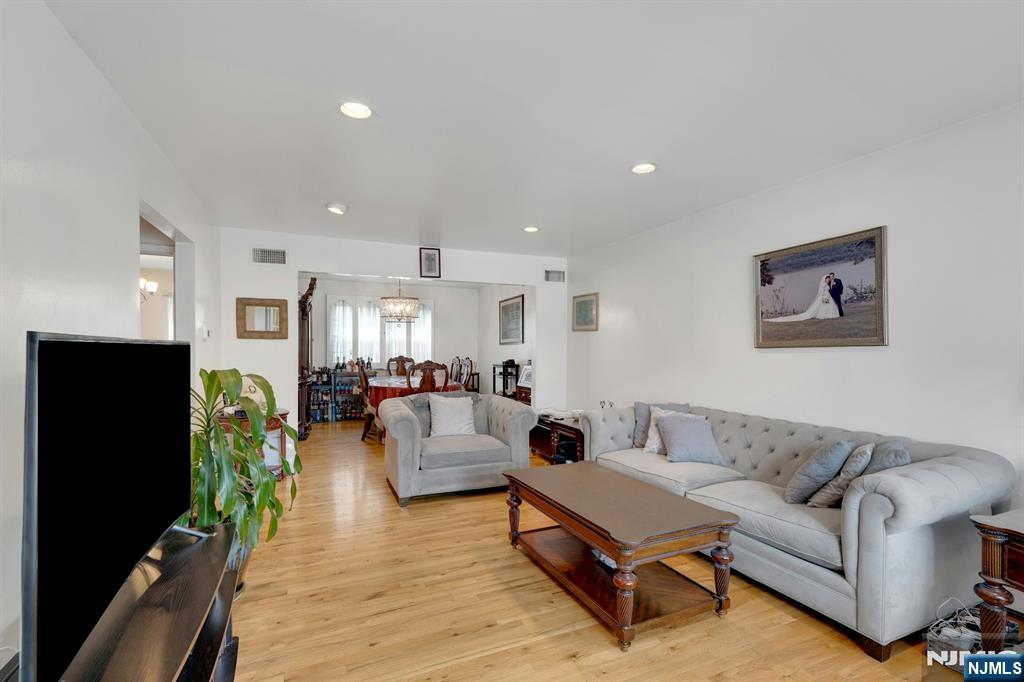 1527 10th Street Property Photo 4