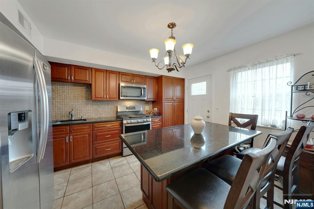 1527 10th Street Property Photo 6