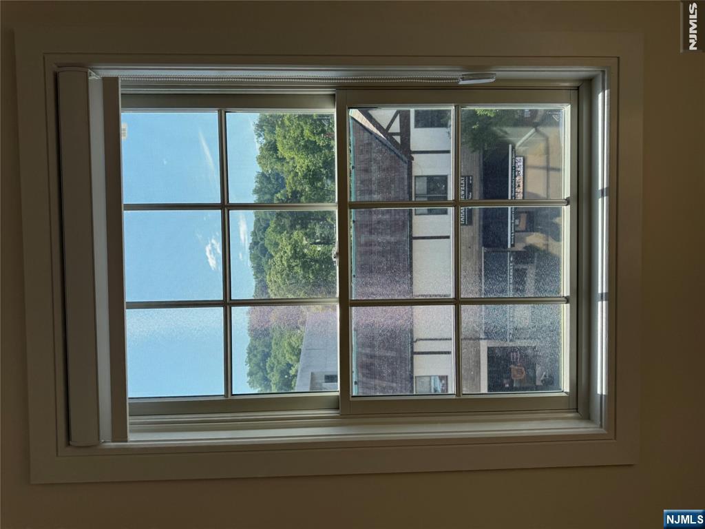 627 Valley Road E Property Photo 13
