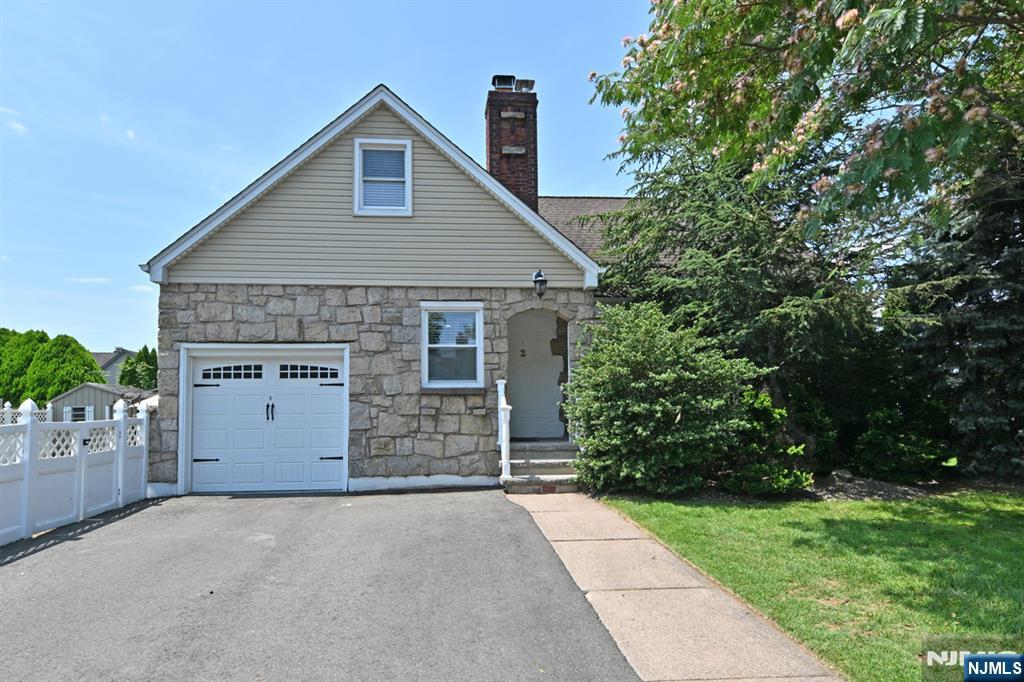 2 Youngs Place Property Photo 1