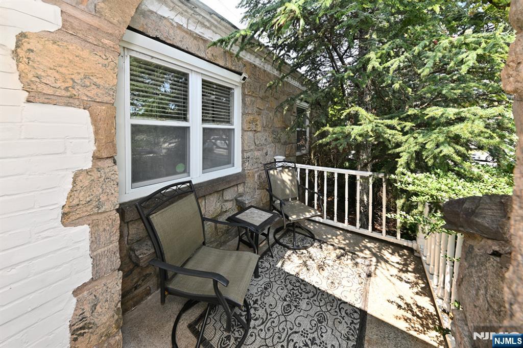 2 Youngs Place Property Photo 3