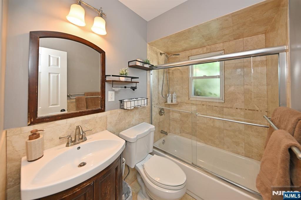 2 Youngs Place Property Photo 11
