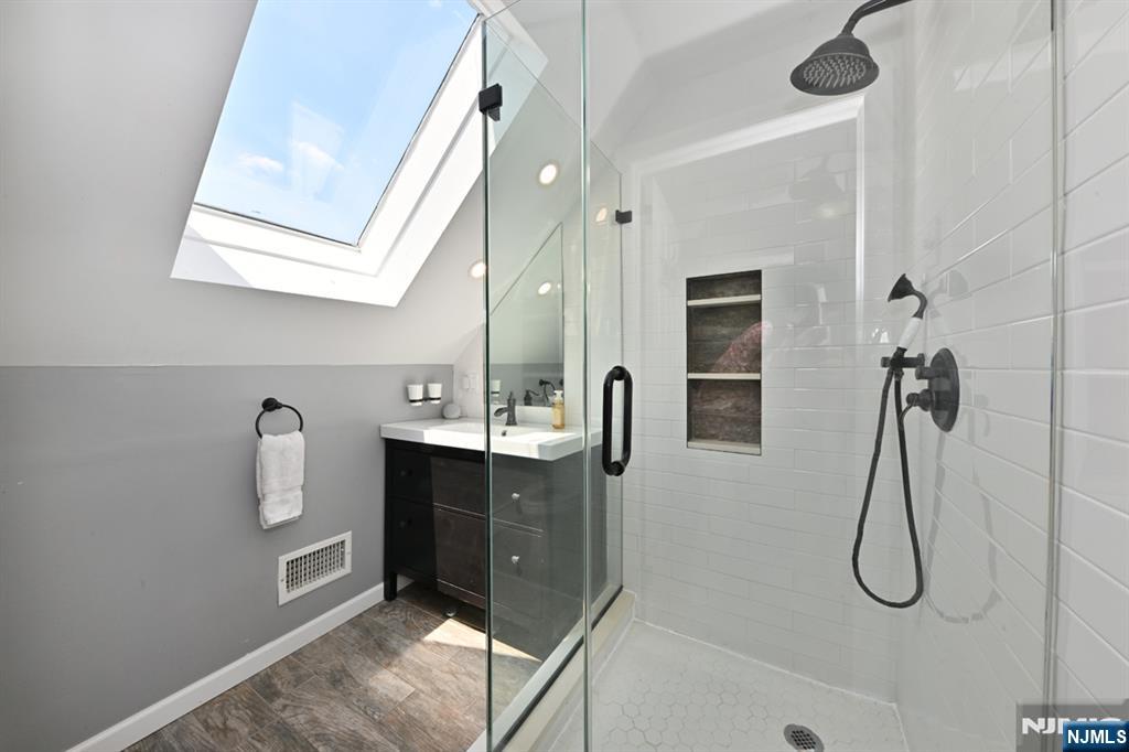 2 Youngs Place Property Photo 16