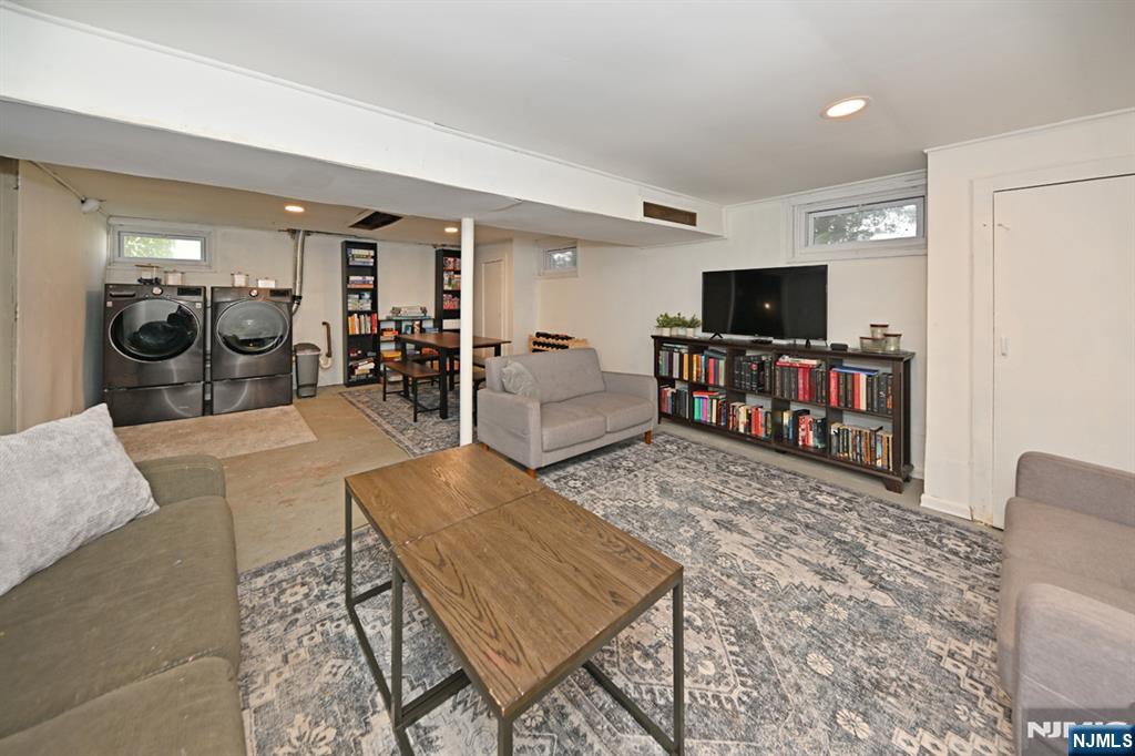 2 Youngs Place Property Photo 17
