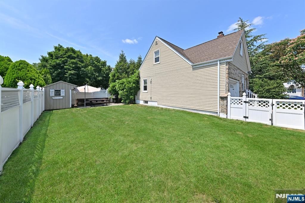 2 Youngs Place Property Photo 18