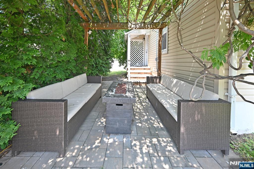 2 Youngs Place Property Photo 19