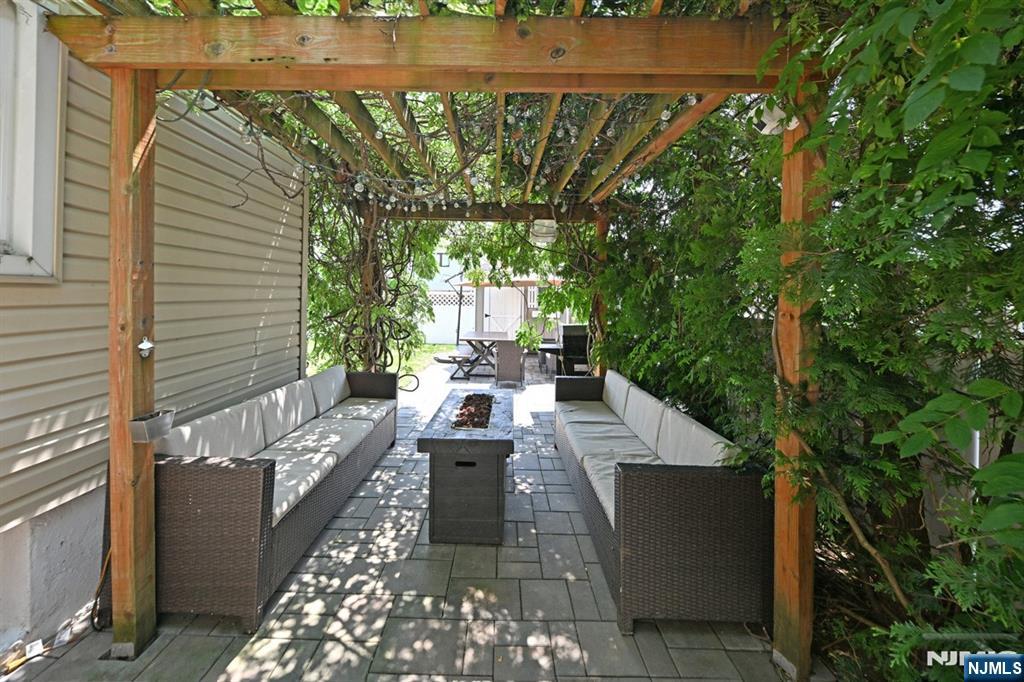 2 Youngs Place Property Photo 22
