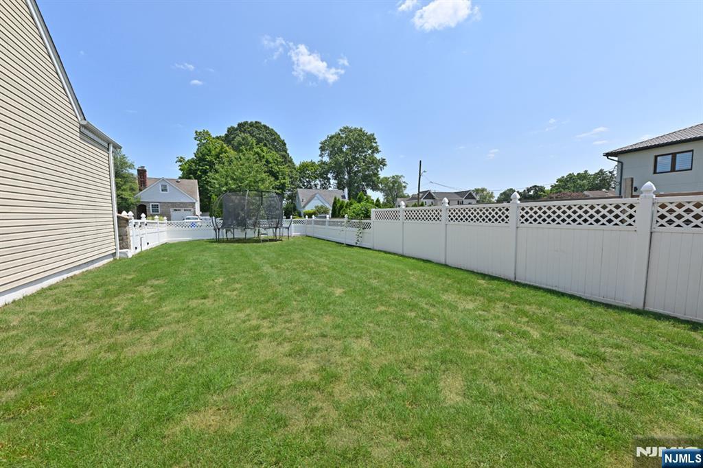2 Youngs Place Property Photo 23