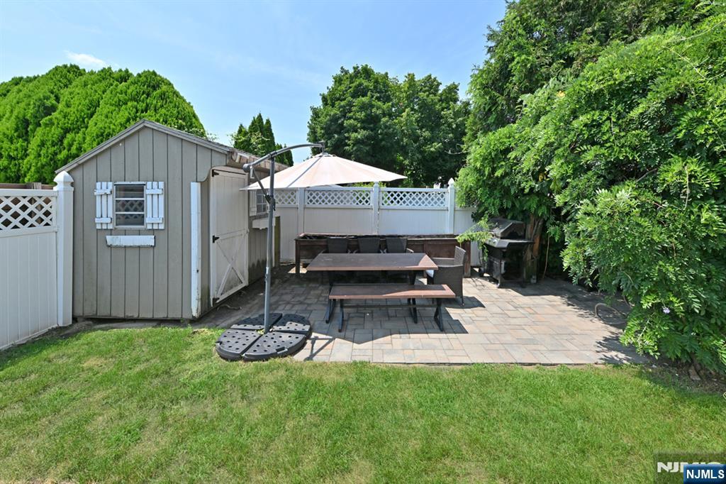2 Youngs Place Property Photo 24