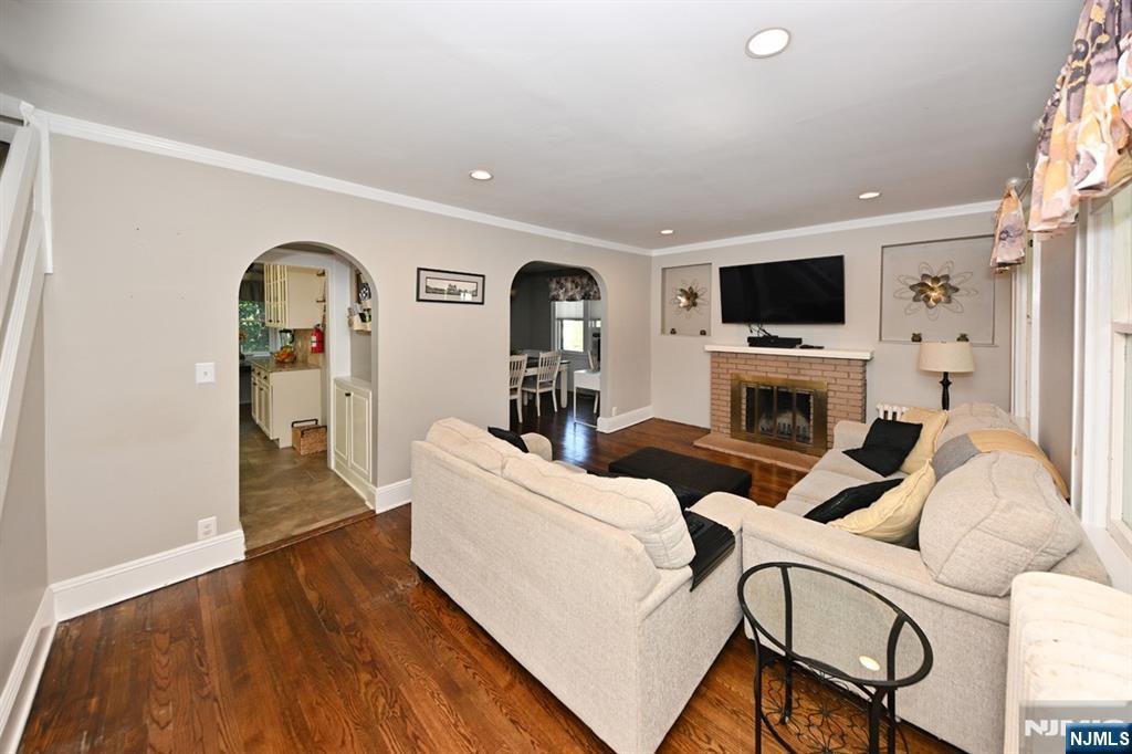 79 Westend Avenue Property Photo 6