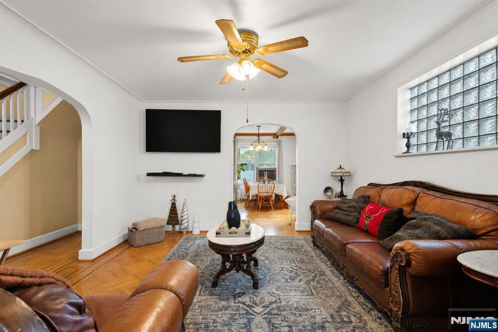 371 Park Avenue Property Photo 2