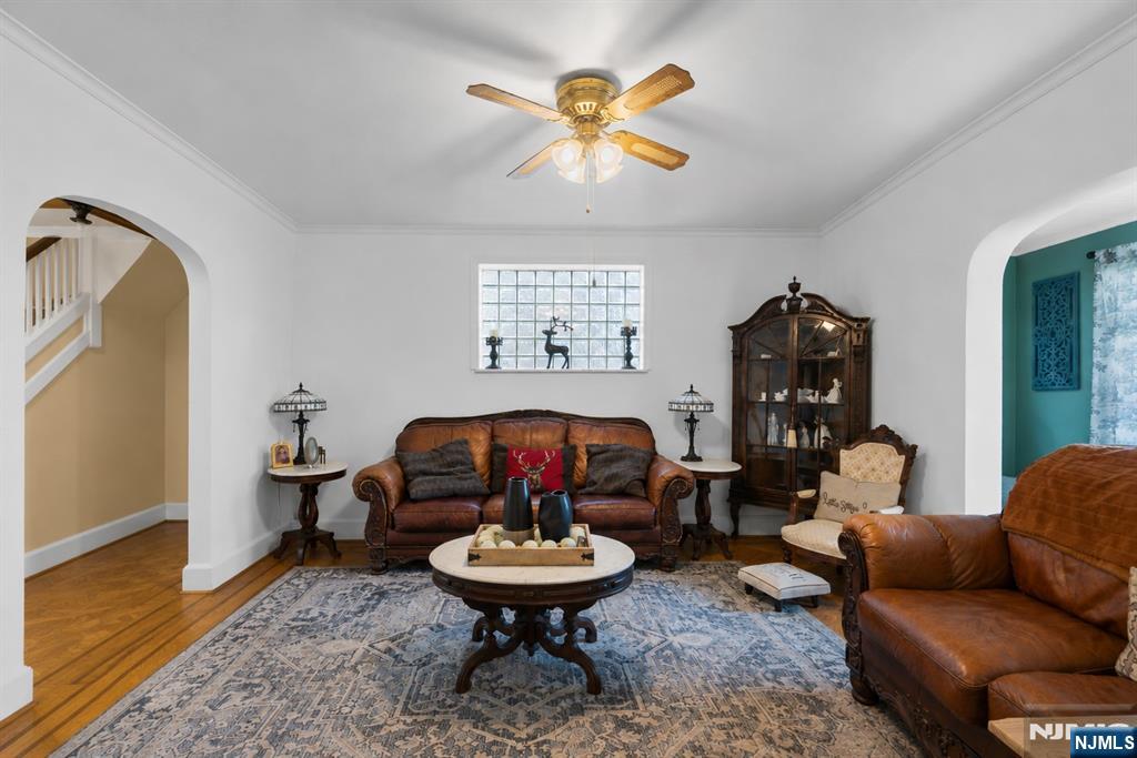 371 Park Avenue Property Photo 3