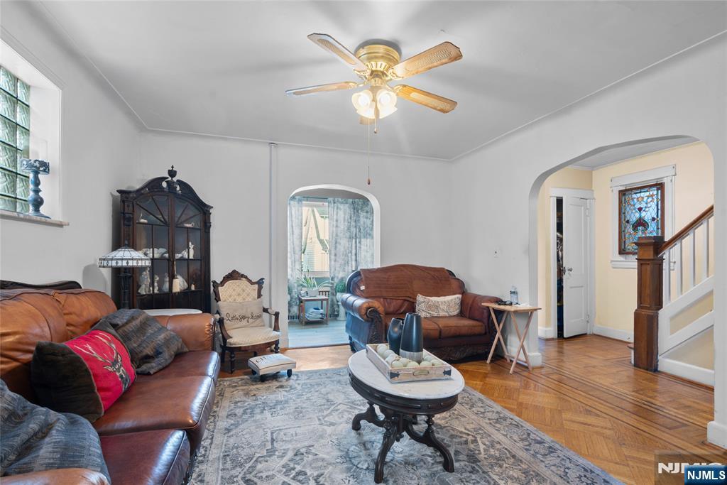 371 Park Avenue Property Photo 4