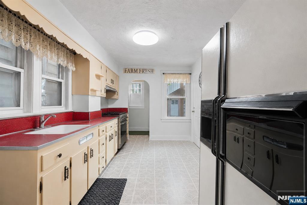371 Park Avenue Property Photo 5