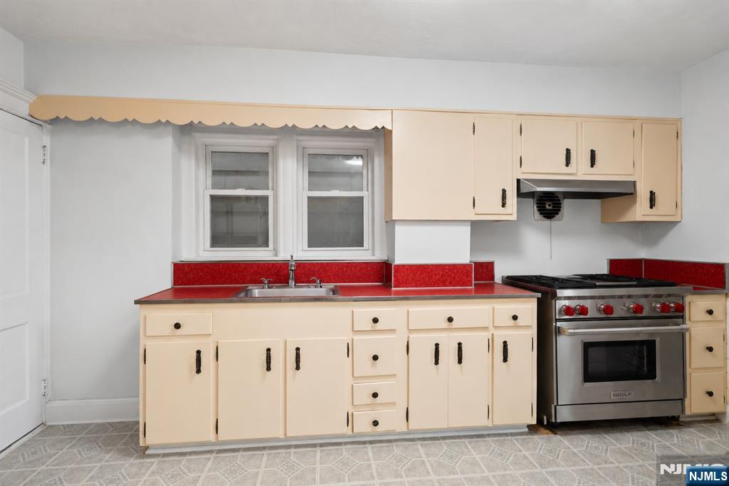 371 Park Avenue Property Photo 6