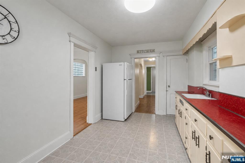 371 Park Avenue Property Photo 7