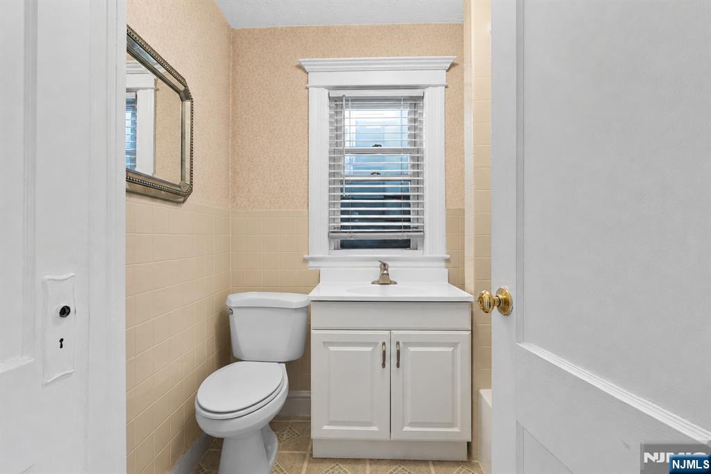 371 Park Avenue Property Photo 22