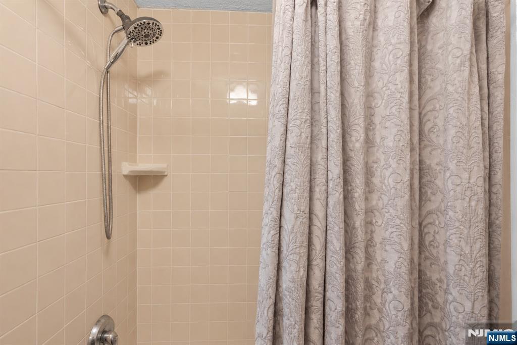 371 Park Avenue Property Photo 23