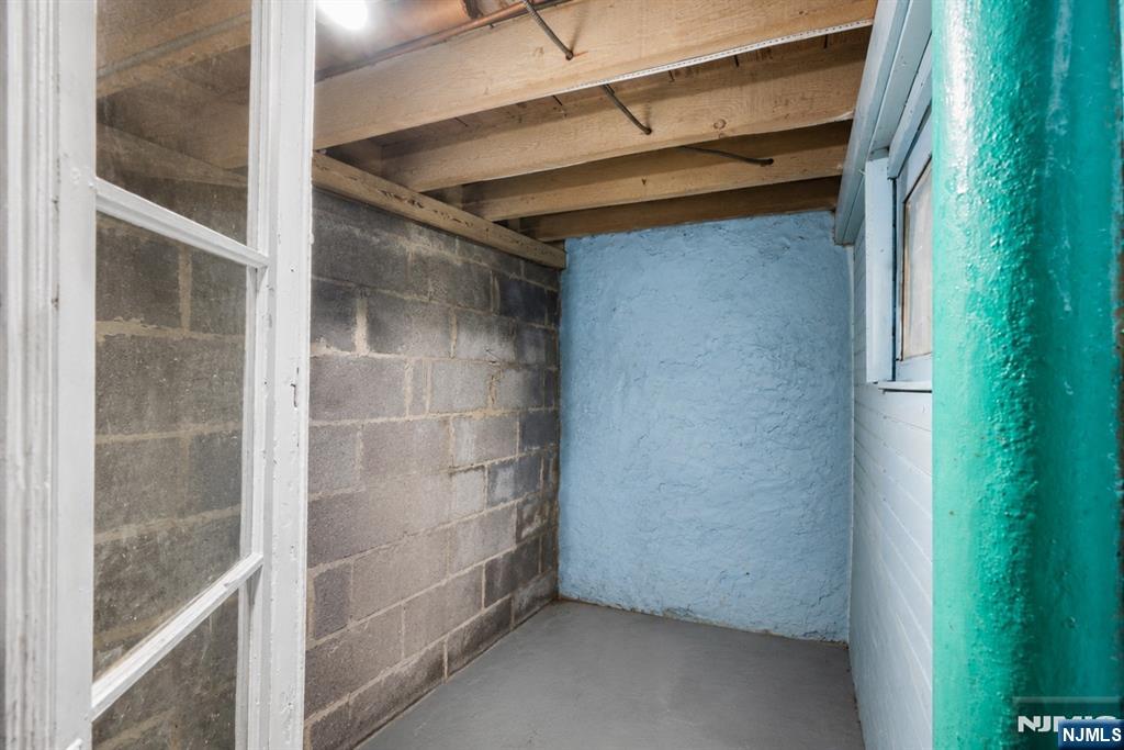 371 Park Avenue Property Photo 29