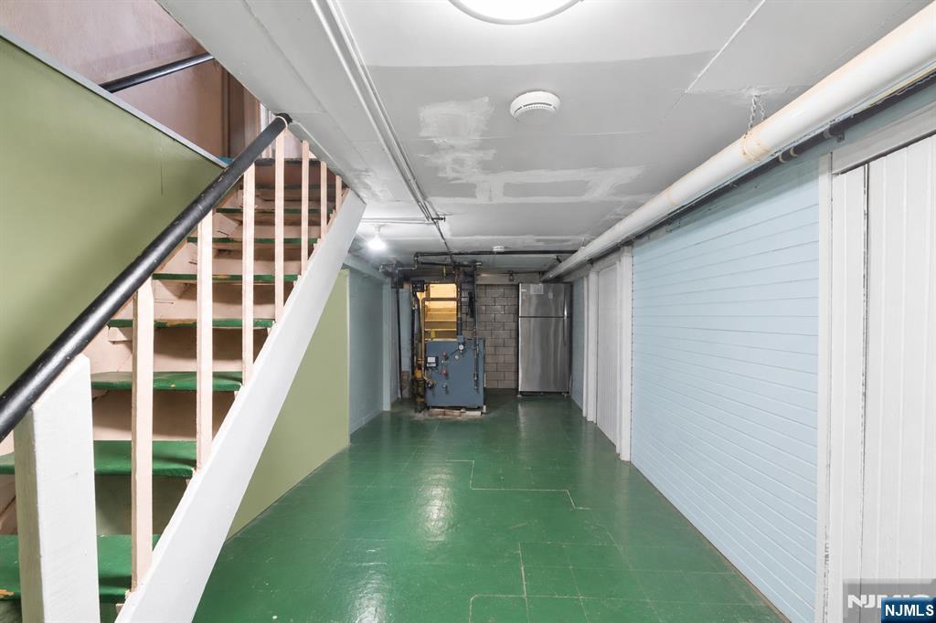 371 Park Avenue Property Photo 32