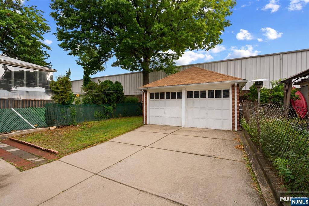 371 Park Avenue Property Photo 35