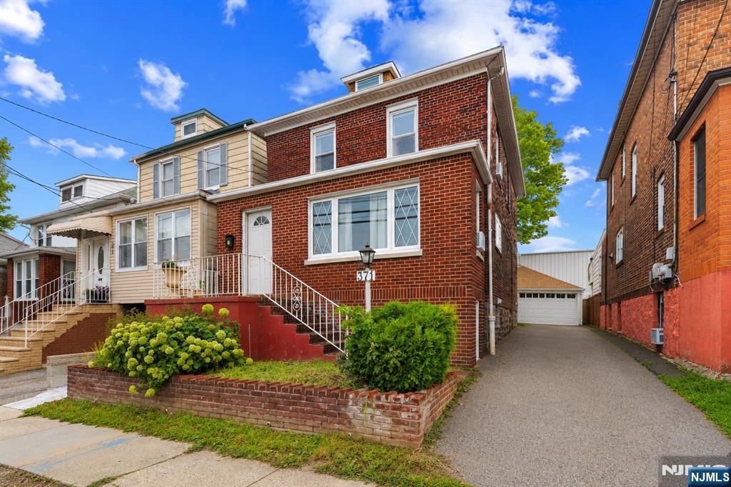 371 Park Avenue Property Photo 38