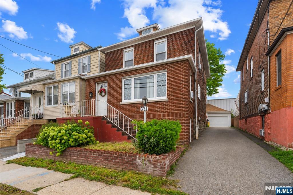 371 Park Avenue Property Photo 42