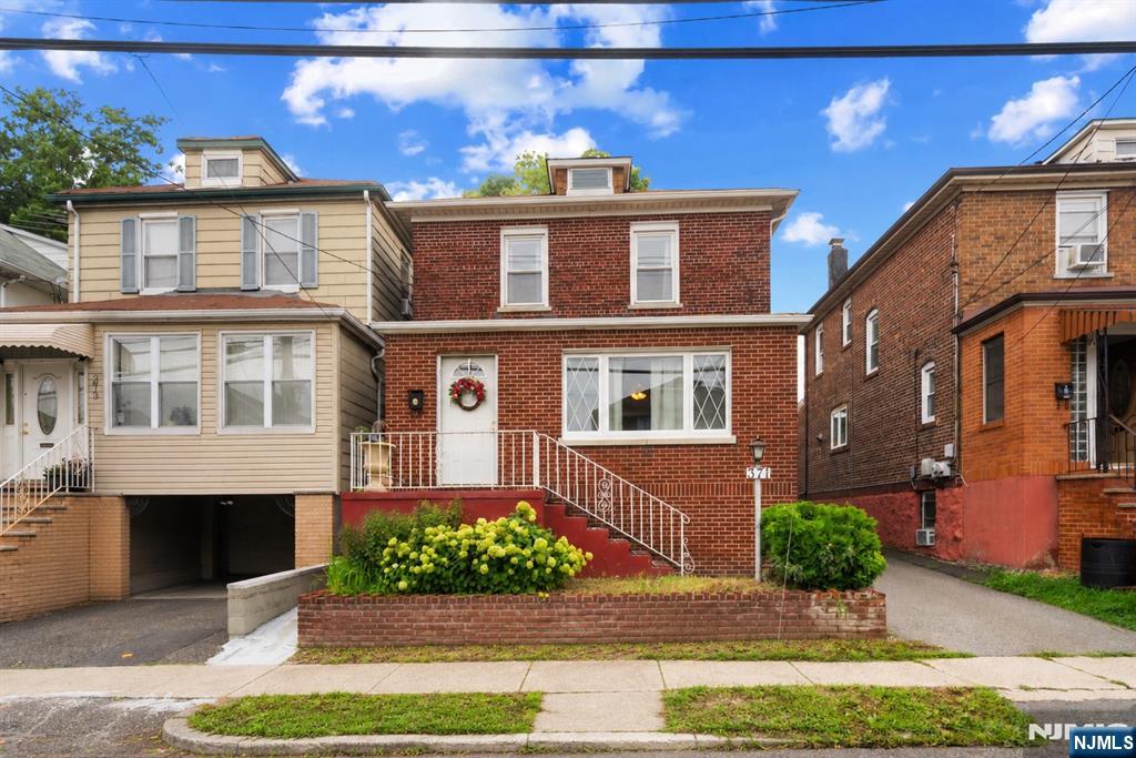 371 Park Avenue Property Photo 43