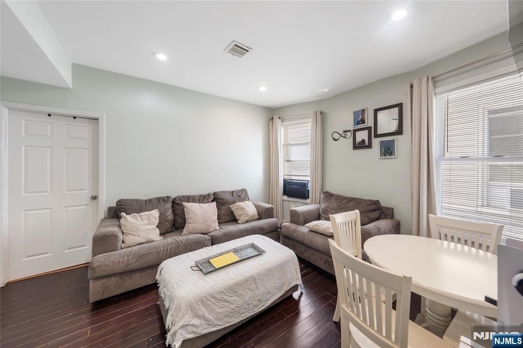 77 16th Property Photo 4