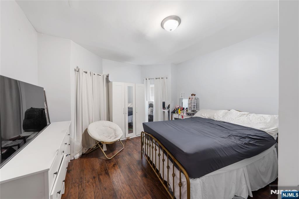 77 16th Property Photo 6