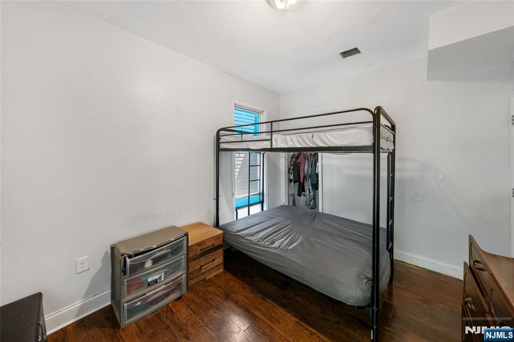 77 16th Property Photo 7