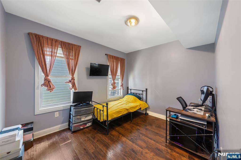 77 16th Property Photo 8