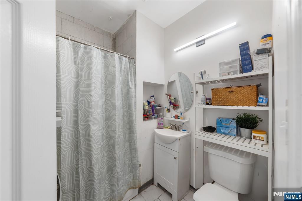 77 16th Property Photo 9