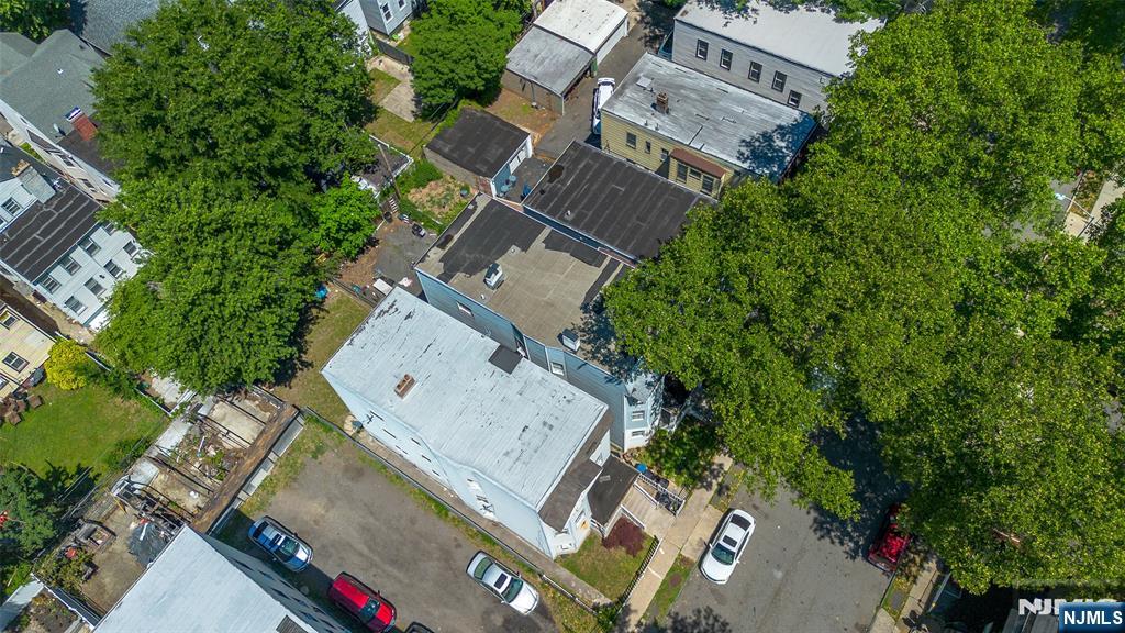 77 16th Property Photo 14