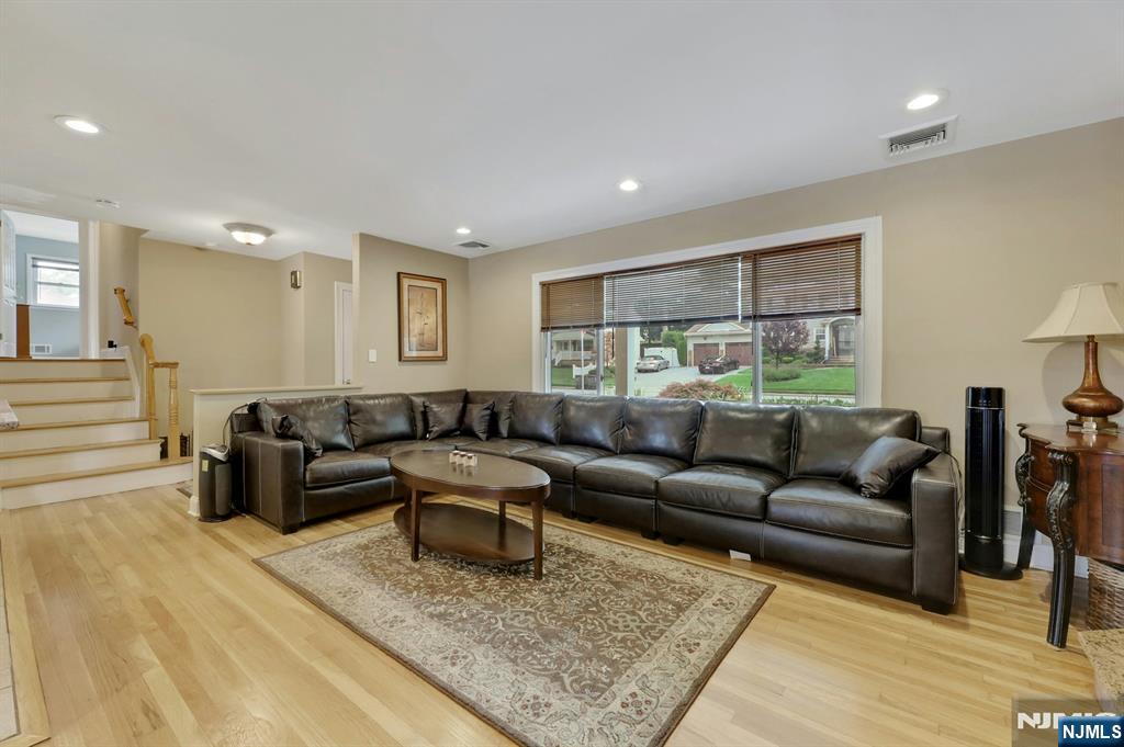 379 Leonard Drive Property Photo 9