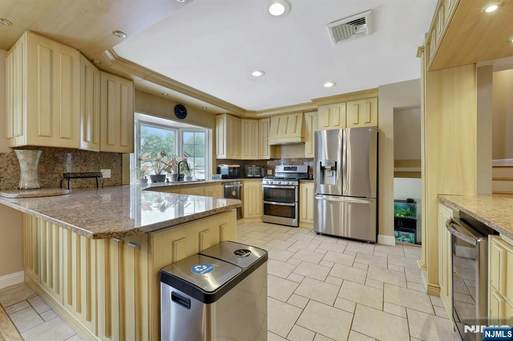 379 Leonard Drive Property Photo 13