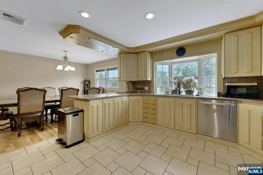 379 Leonard Drive Property Photo 14