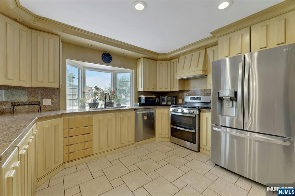 379 Leonard Drive Property Photo 15