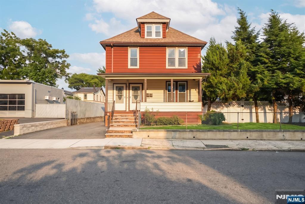 92 Union Avenue Property Photo 1