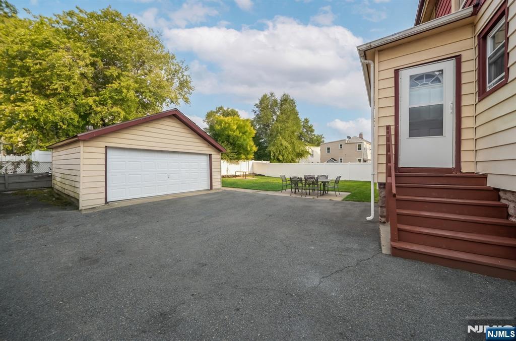 92 Union Avenue Property Photo 25