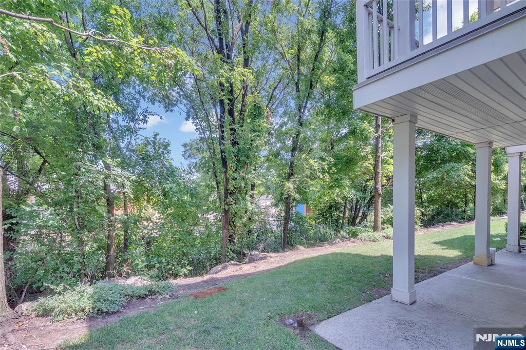 8 Creekside Court Property Photo 43