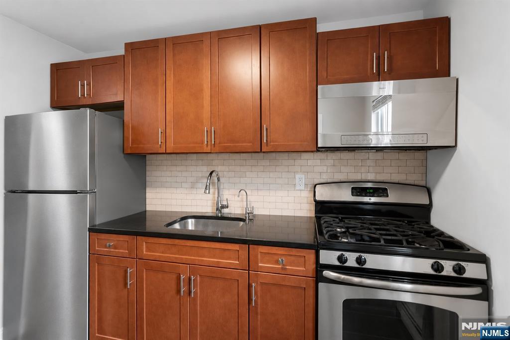725 Joralemon Street 110 Property Photo 2