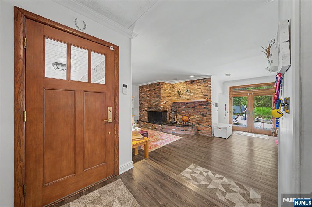 7 Commanche Trail Property Photo 3