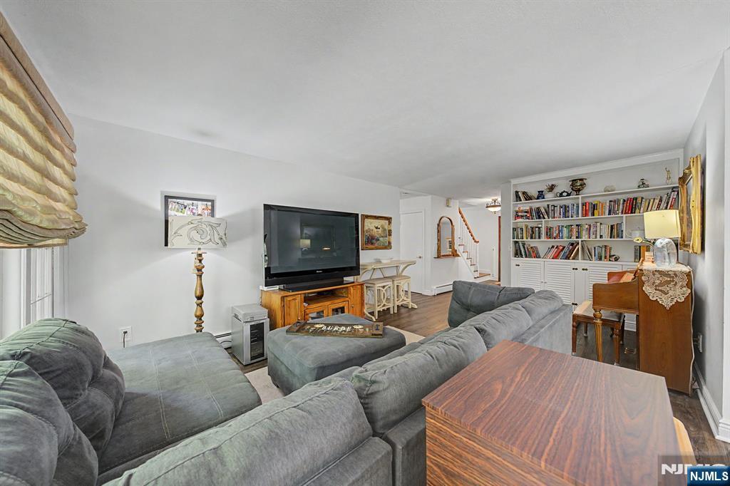 7 Commanche Trail Property Photo 6