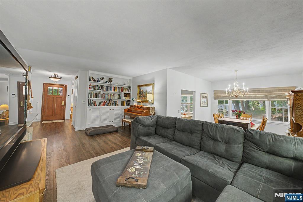 7 Commanche Trail Property Photo 22