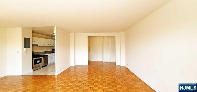 2348 Linwood Avenue 4m Property Photo 4